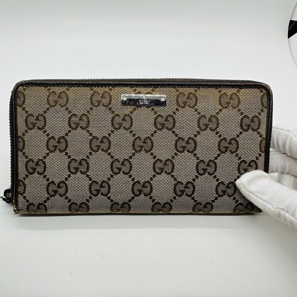 Gucci Large Double G Monogrammed Zippy wallet Vintage Luxury Accessory